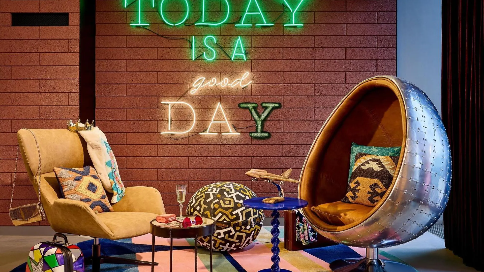 Moxy Luxembourg Airport Hotel Niederanven