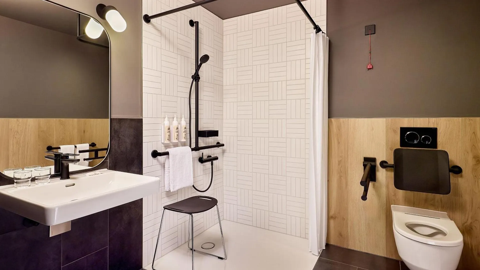 Moxy Luxembourg Airport Hotel Niederanven