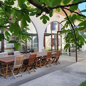 gite-les-arches.hotels-rhonealpes.com/