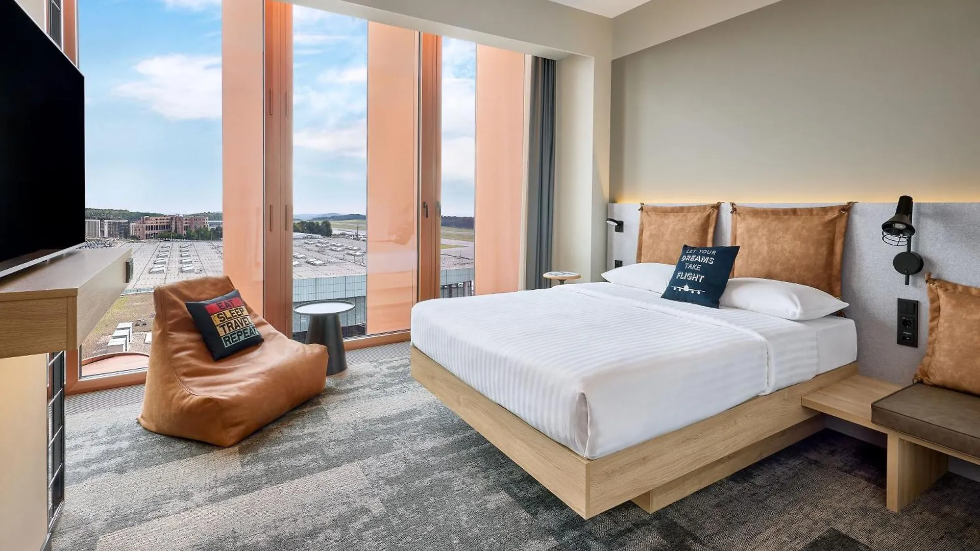 Hotel Moxy Luxembourg Airport Niederanven